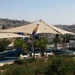 הצללה לגן שעשועים